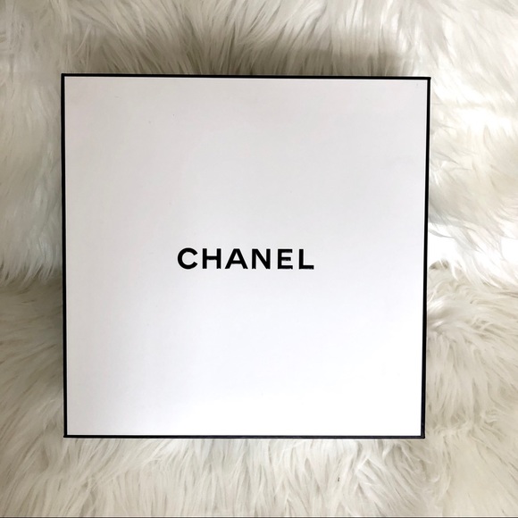 Chanel Gift Box - Picture 4 of 5